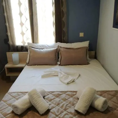 Poli's Ideal - Fully Renovated ! *