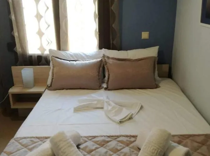 Poli's Ideal - Fully Renovated ! *