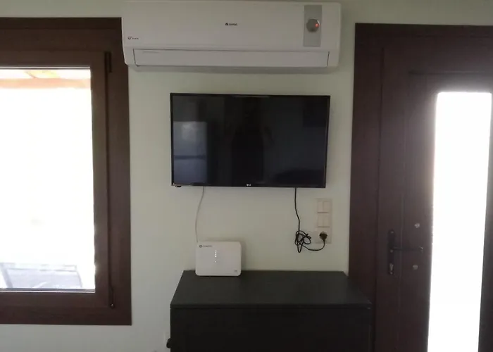 Poli's Ideal - Fully Renovated ! *